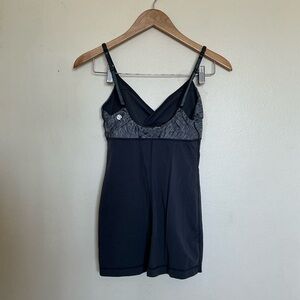Lululemon yoga Pilates tank top size 6